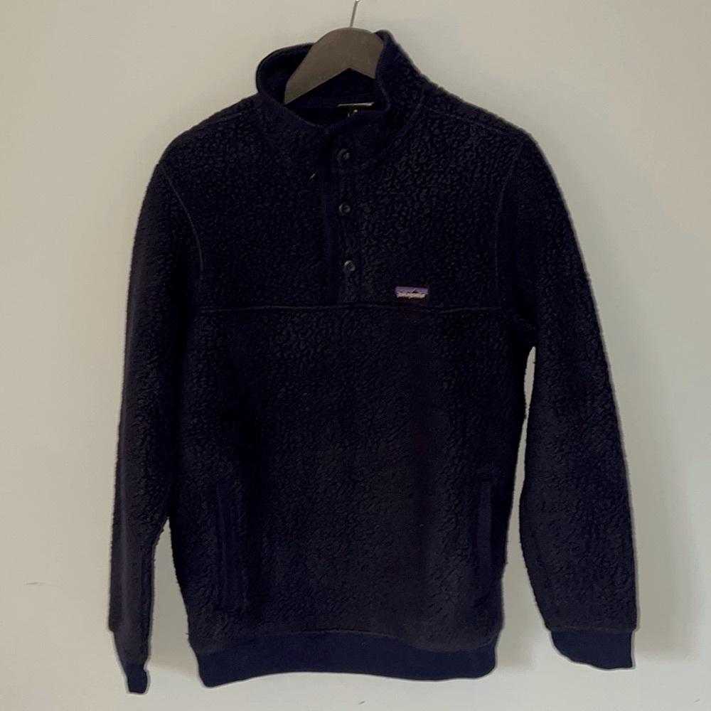 Patagonia Men’s cowl neck fleece - medium
